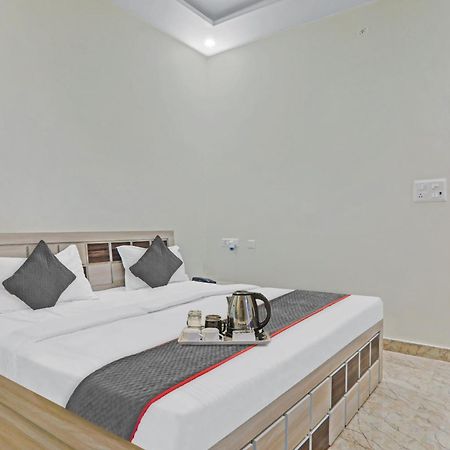 Townhouse P.S.Palace Near Amausi Metro Station Lucknow Eksteriør billede