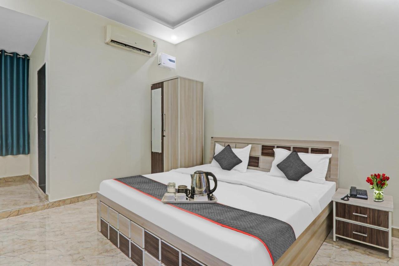 Townhouse P.S.Palace Near Amausi Metro Station Lucknow Eksteriør billede