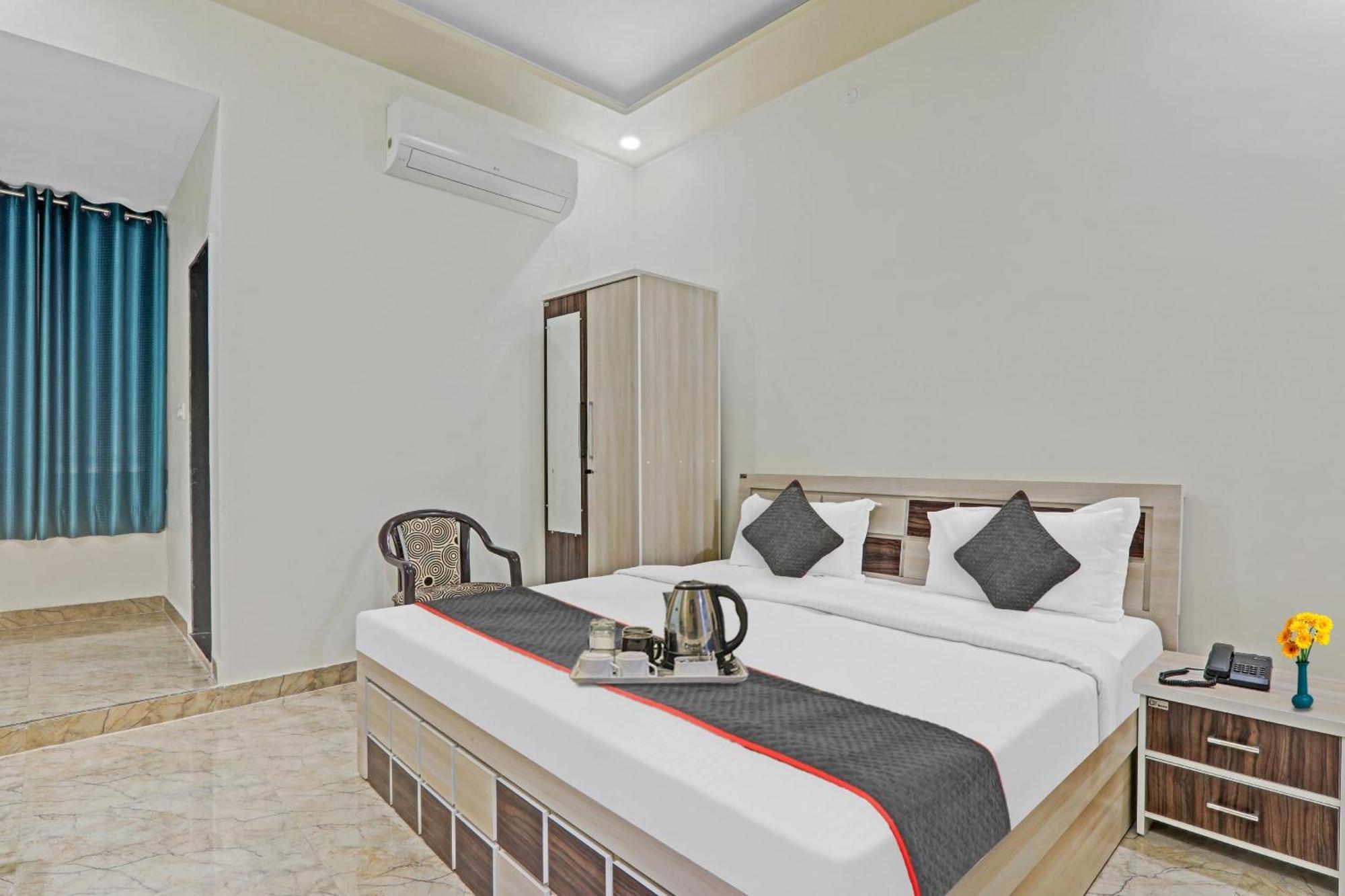 Townhouse P.S.Palace Near Amausi Metro Station Lucknow Eksteriør billede