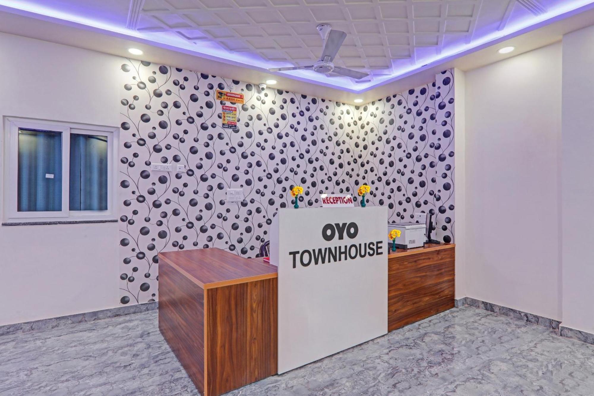 Townhouse P.S.Palace Near Amausi Metro Station Lucknow Eksteriør billede