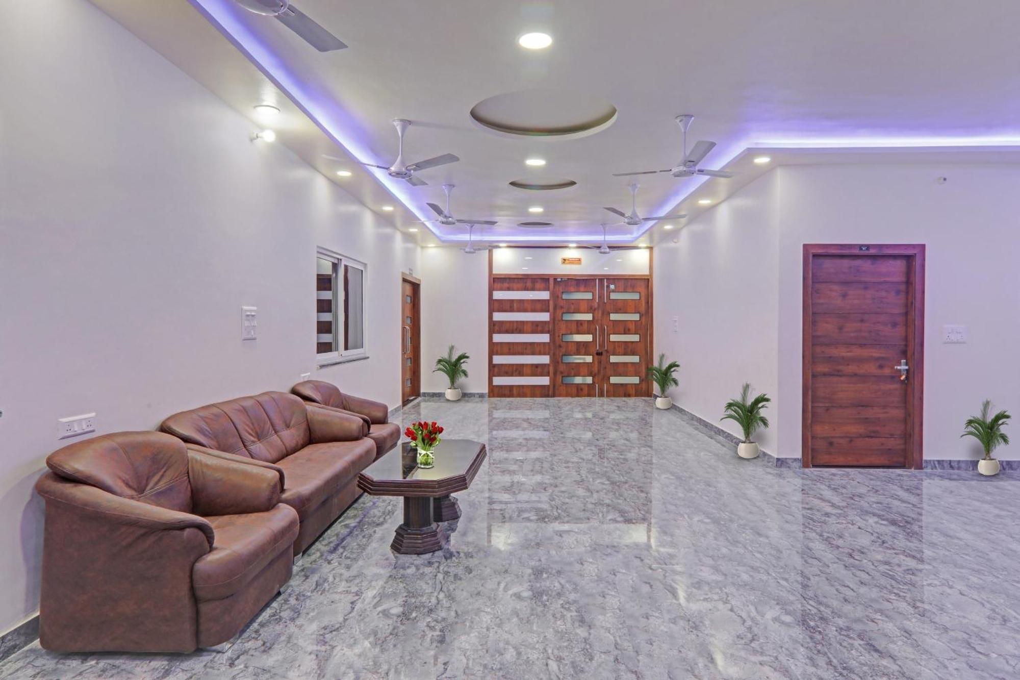 Townhouse P.S.Palace Near Amausi Metro Station Lucknow Eksteriør billede