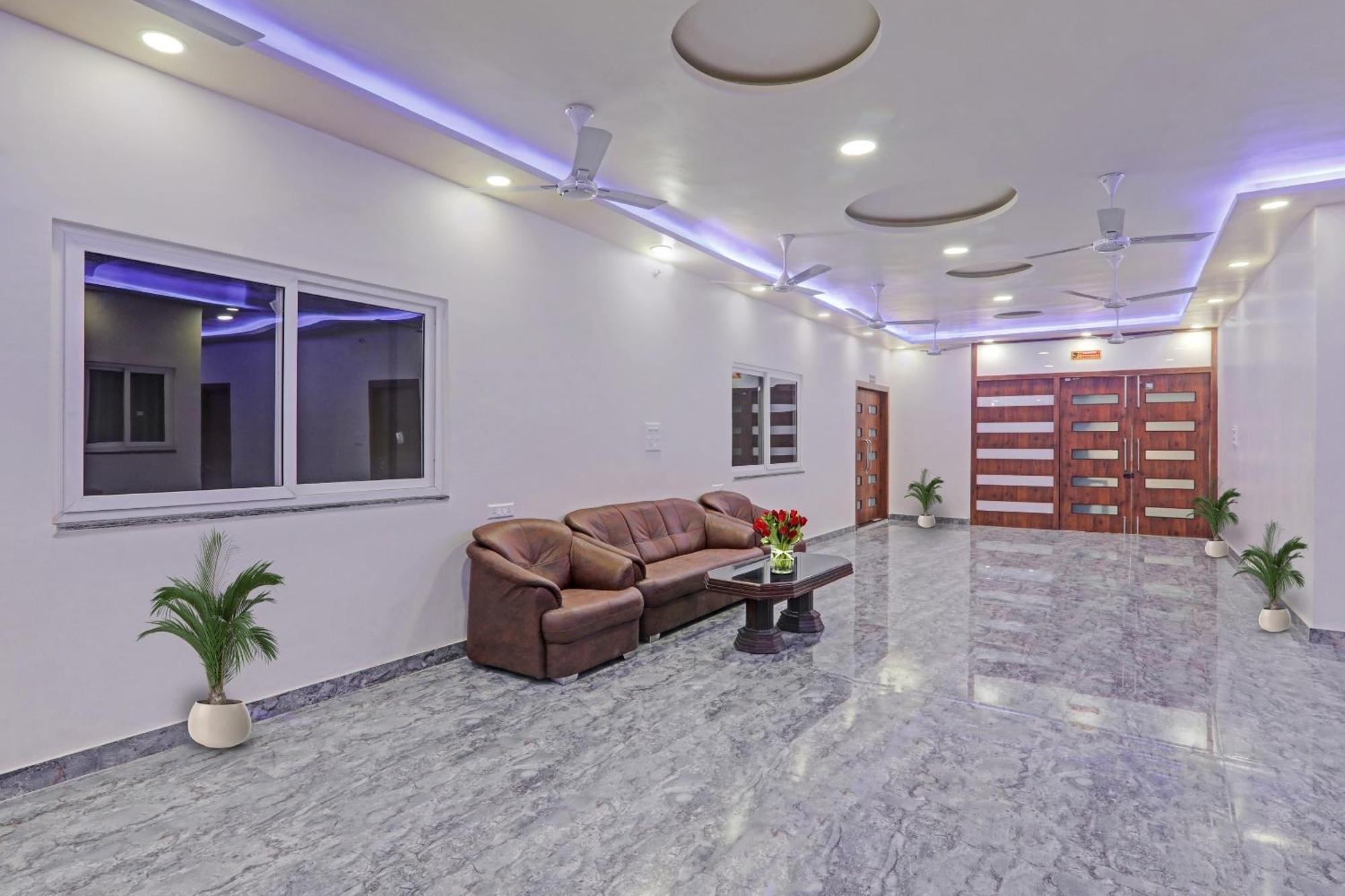 Townhouse P.S.Palace Near Amausi Metro Station Lucknow Eksteriør billede
