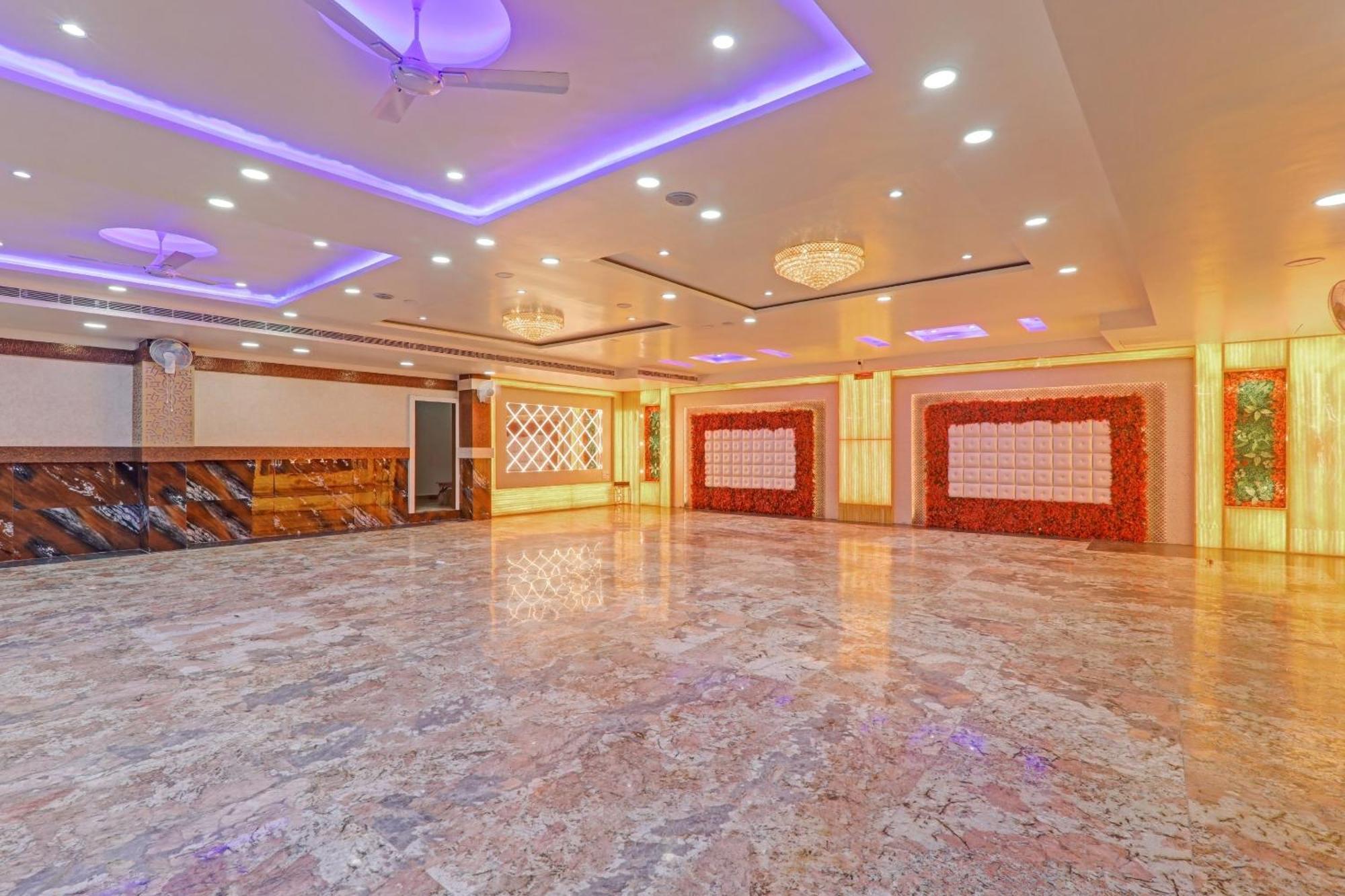 Townhouse P.S.Palace Near Amausi Metro Station Lucknow Eksteriør billede